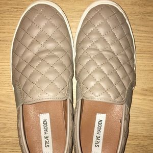 grey steve madden casual sneakers